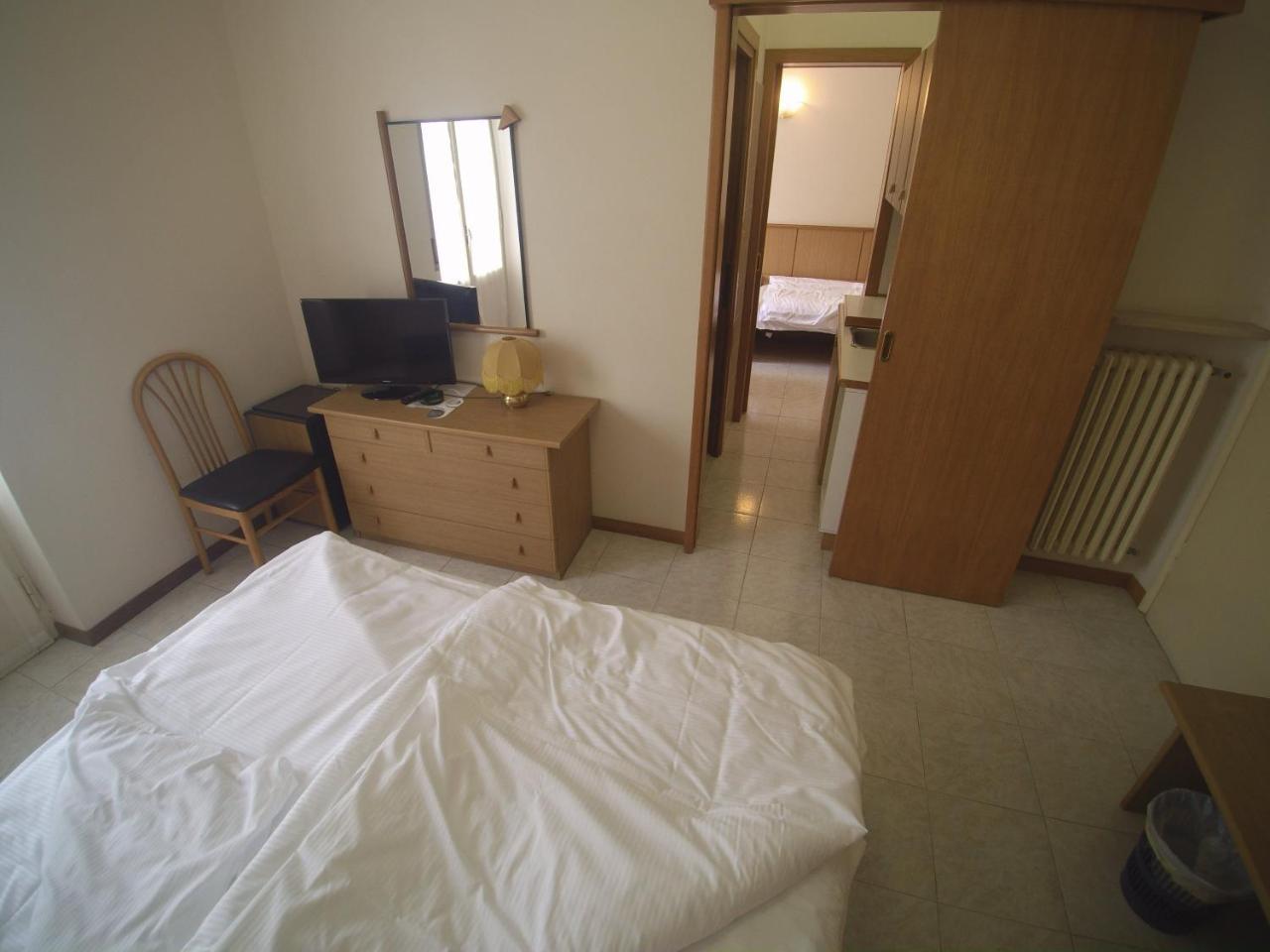 Hotel San Faustino Torri Del Benaco Zimmer foto